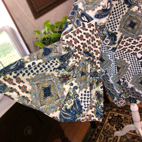 EMMA ROSE SIZE MEDIUM PAISLEY BOHO PATTERN LACE UP CHEST LARGE BELL SLEEVES TOP - Picture 4 of 6